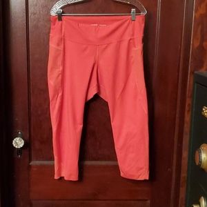 Old Navy Elevate Capri Leggings